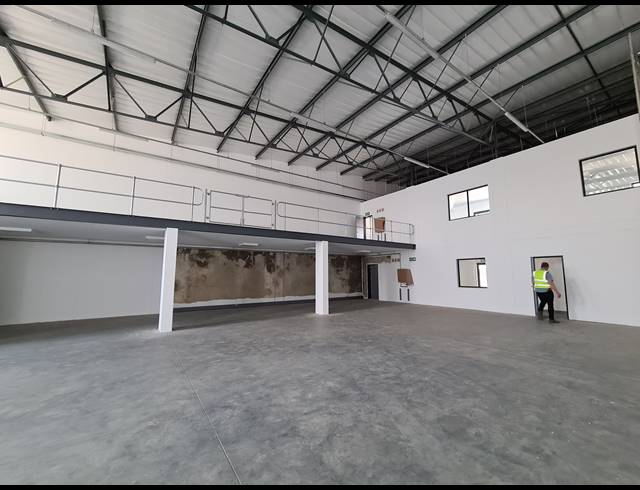 501M² WAREHOUSE TO LET IN LONGLAKE